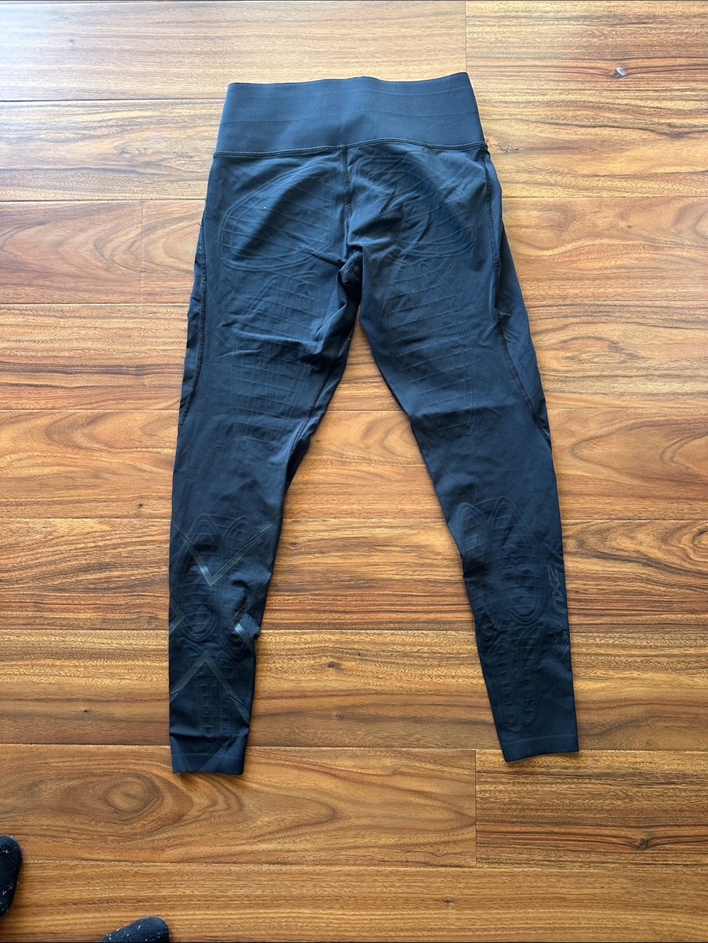 2XU Compression Tights - Picture 3 of 4